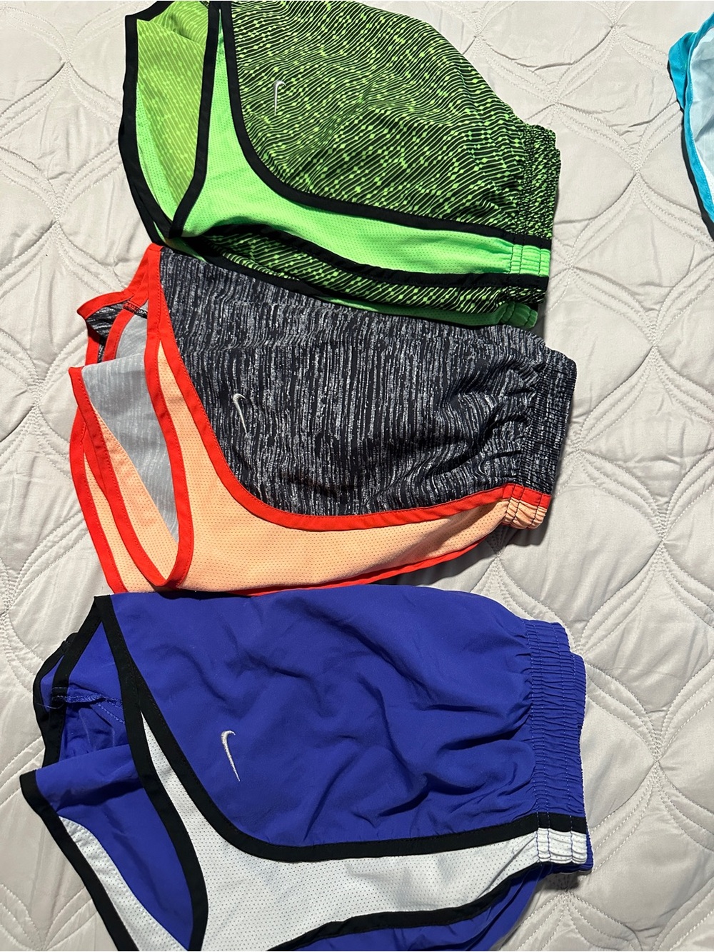 Nike Women’s Athletic Shorts Set in Green, Gray, Peach, Blue - size small